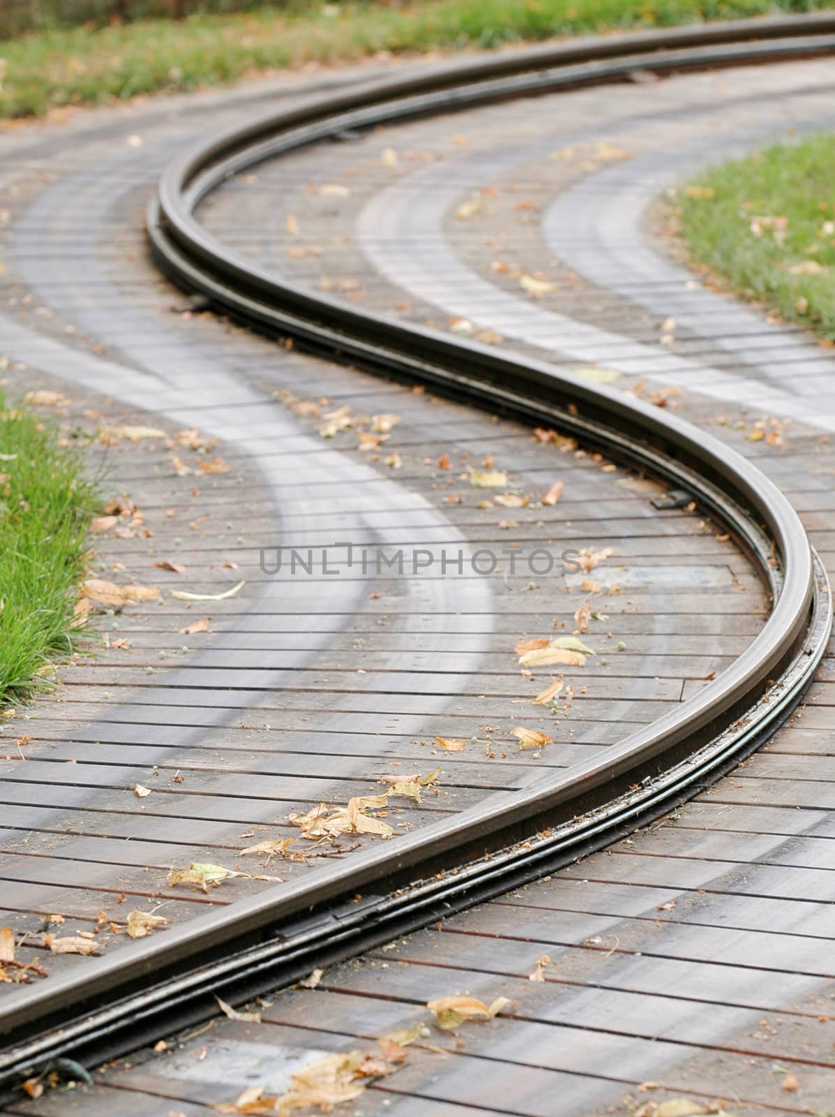 Traintrack curving in S form