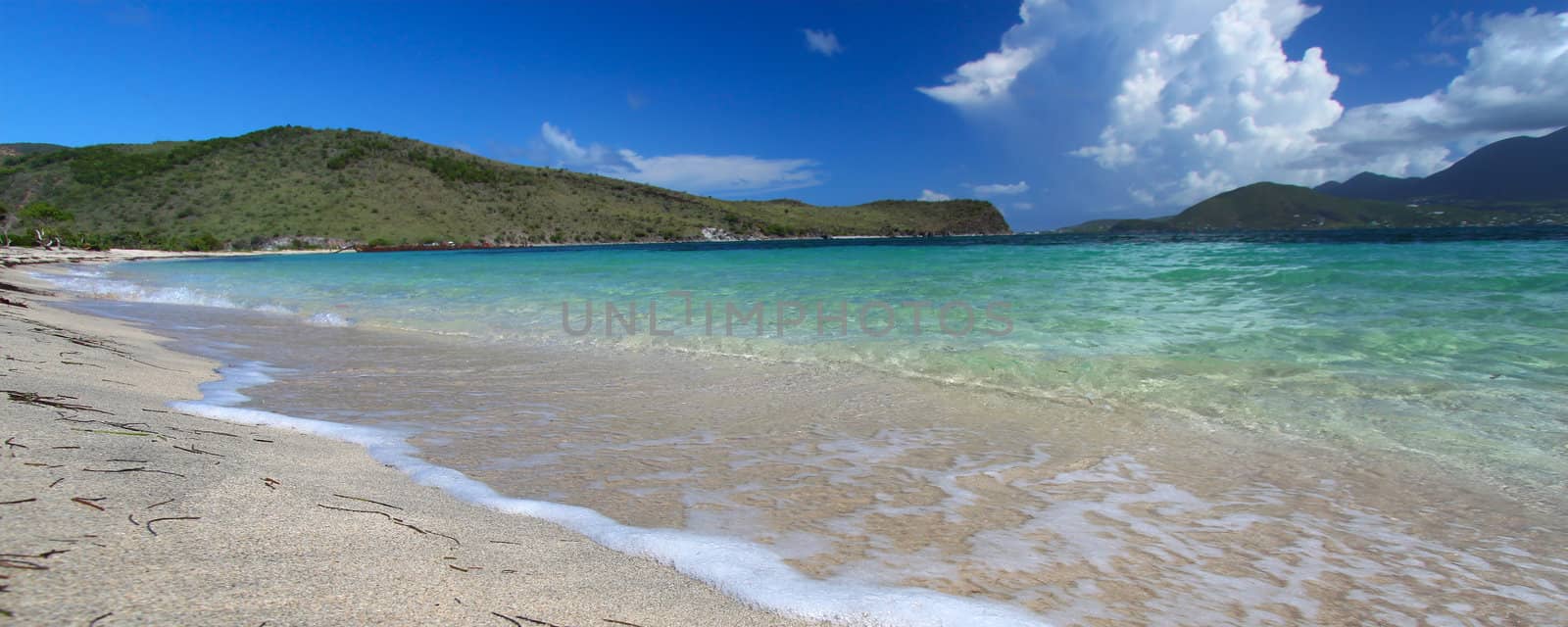 Secluded beach on Saint Kitts by Wirepec
