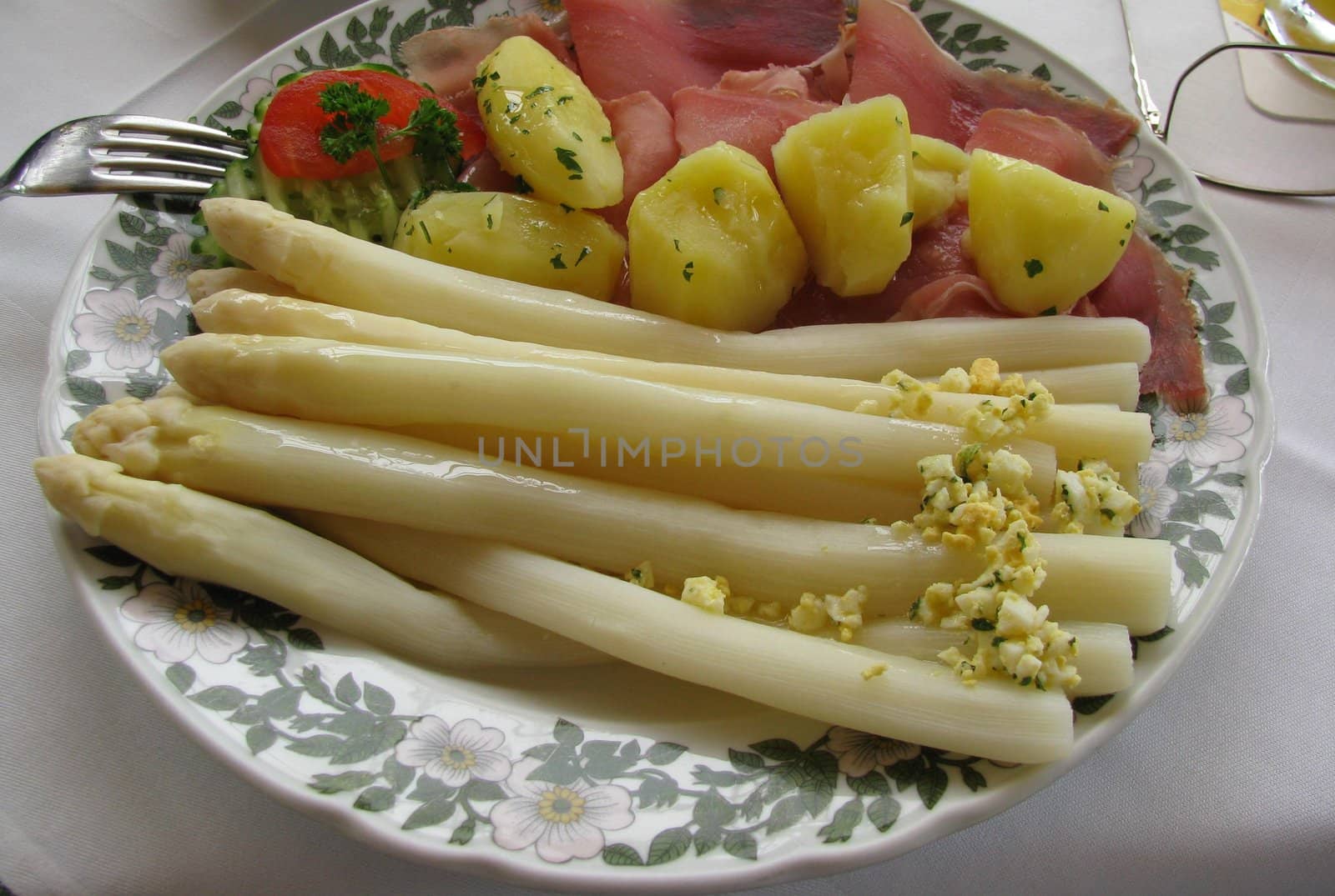 Food with asparagus
