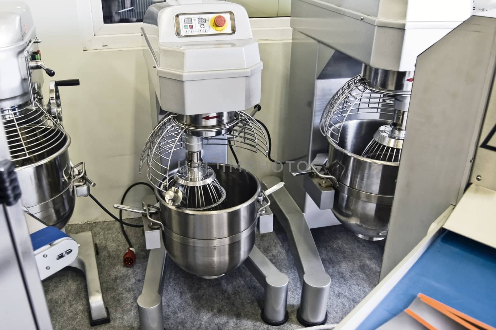 bakery machine for the production of bread 