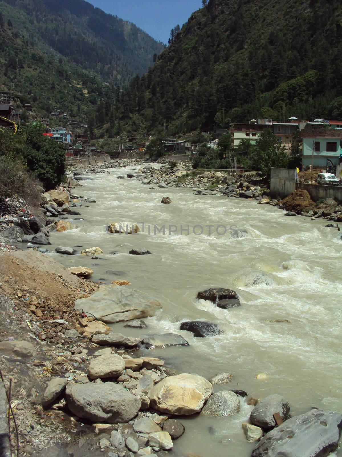 Beas River flowing among the mountains in Manali, India