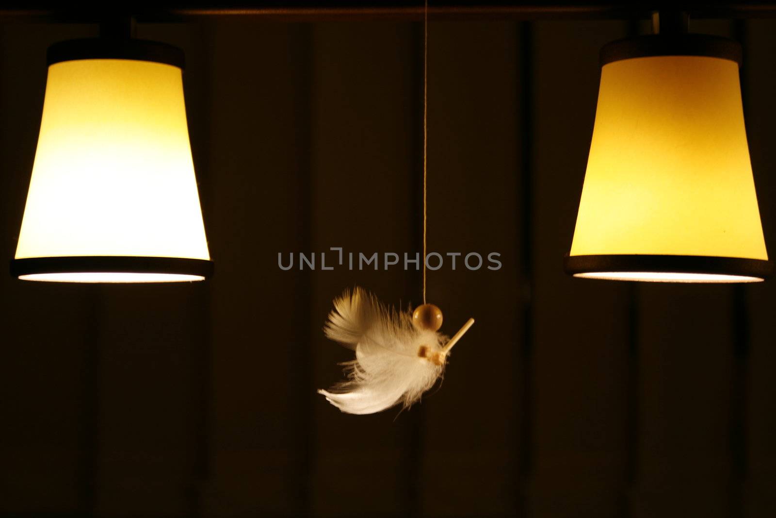 angle before a black background, lamps from side by koep