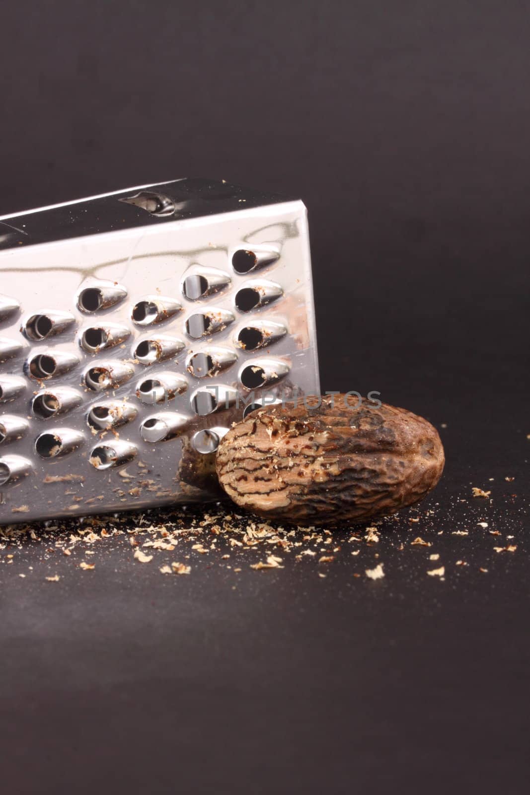 nutmeg and nutmeng grater