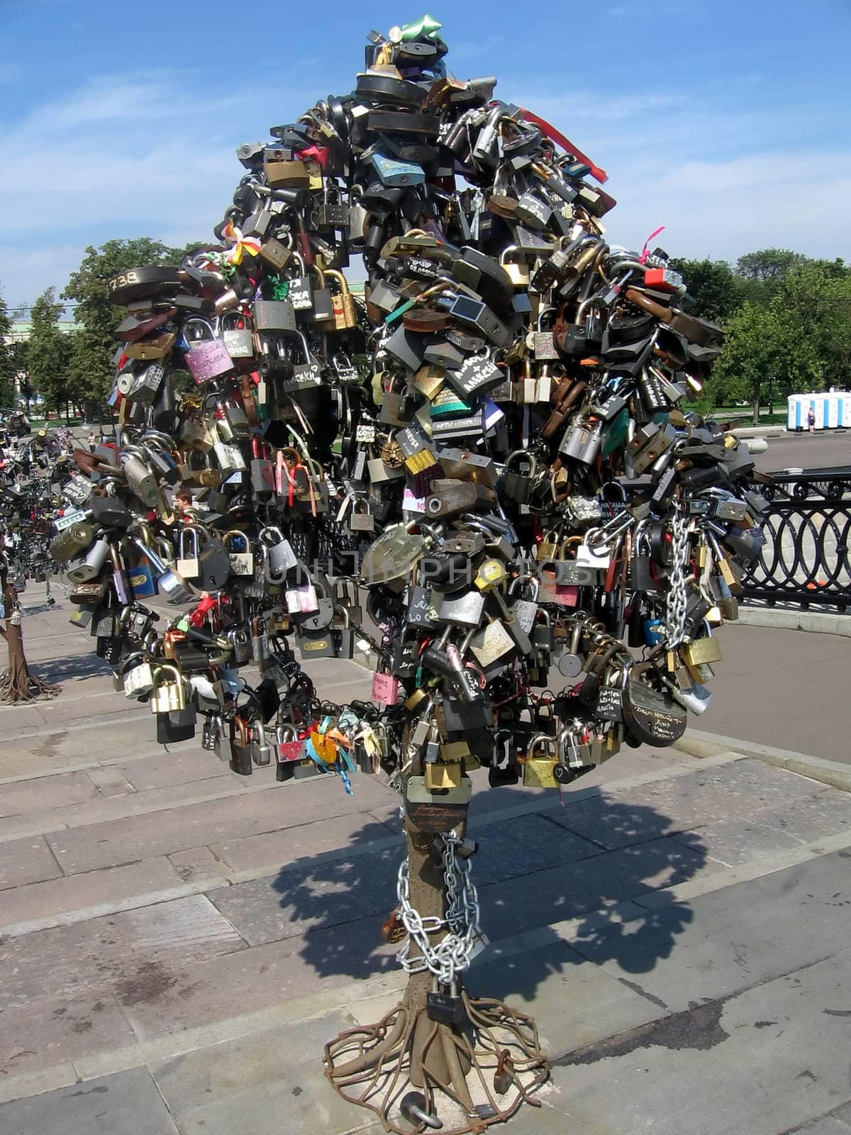 Set of various love lock keys like a tree in Moscow, photo was made 2008-08-21