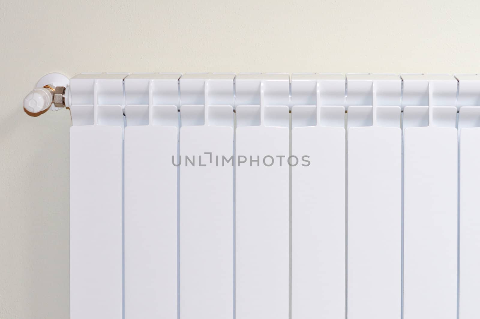 An heat exchanger radiator for room heating in buildings