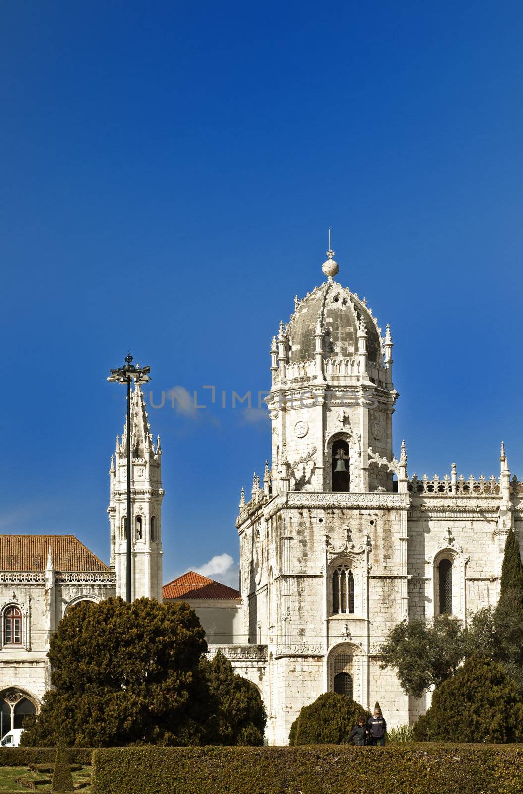 Estrela Basilica by urmoments