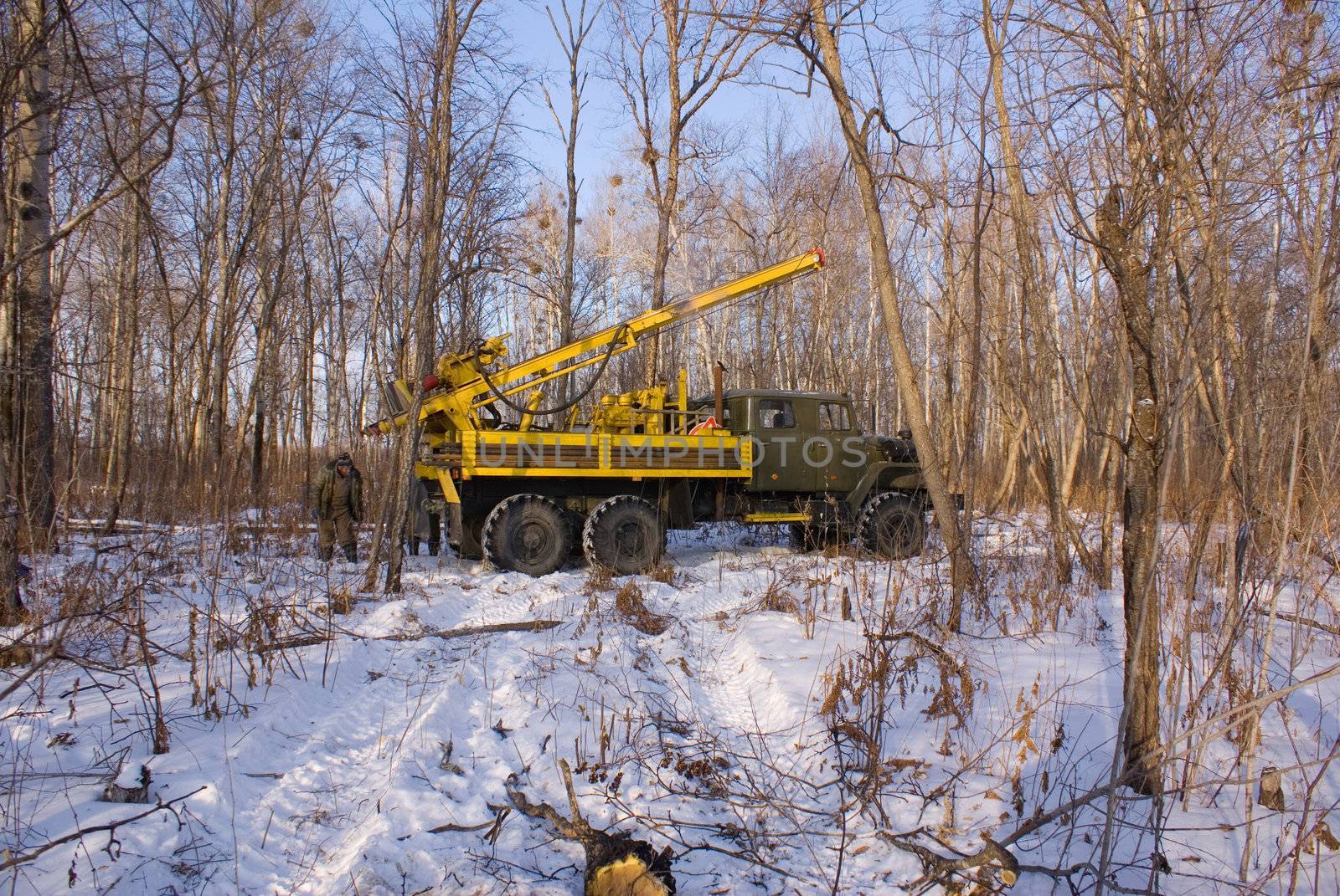 mobile bore installation for boring the bore holes