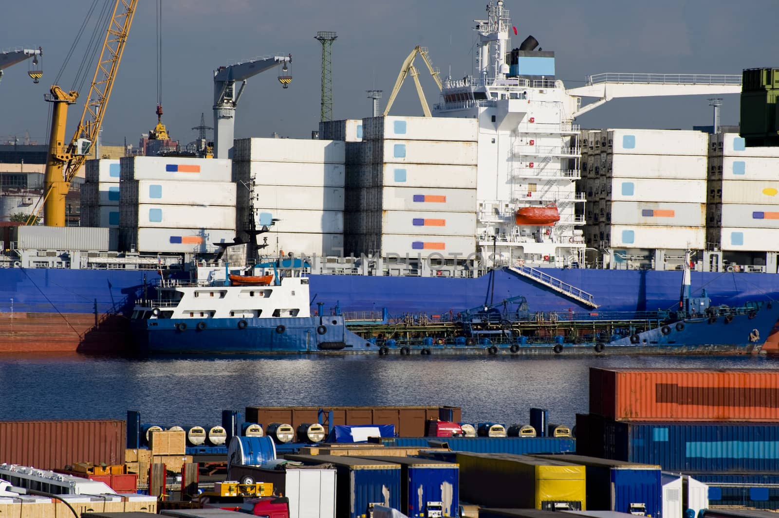 Cargo port by Alenmax
