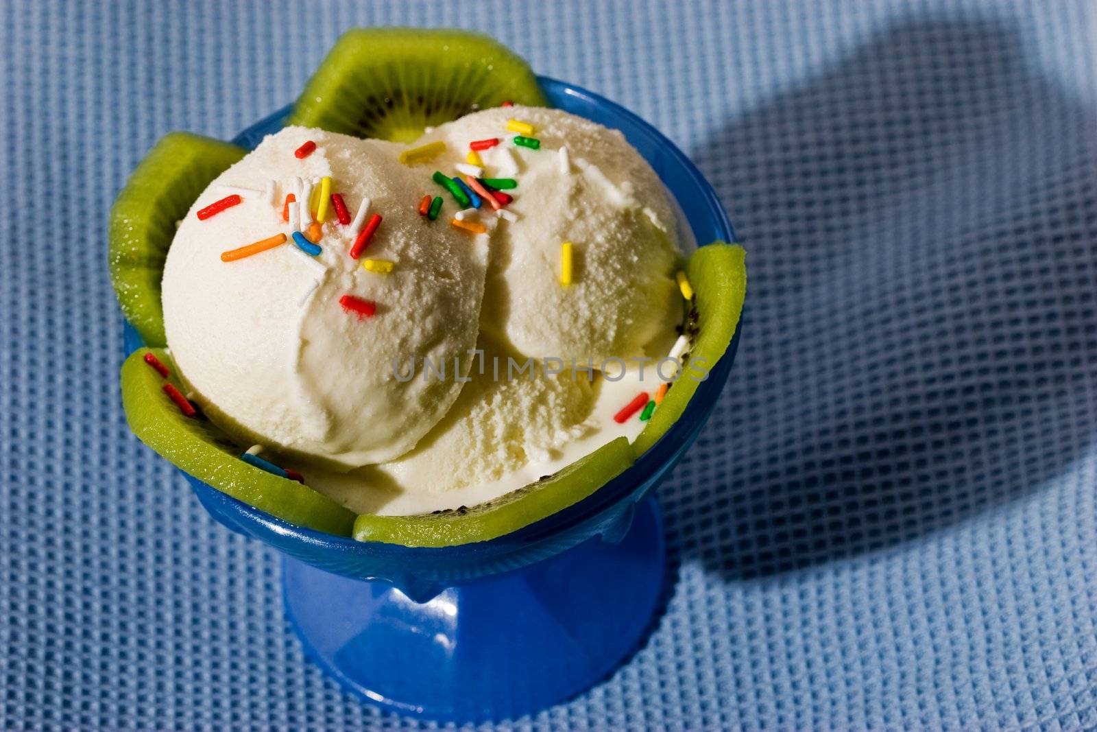 Close up of vanilla ice cream with kiwi