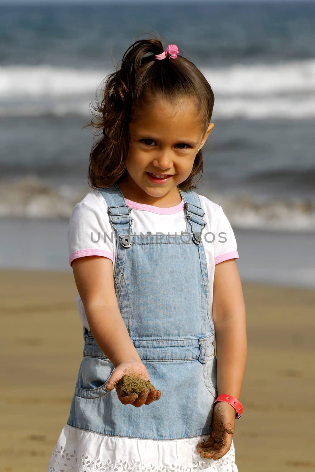 Happy child on beach by cfoto