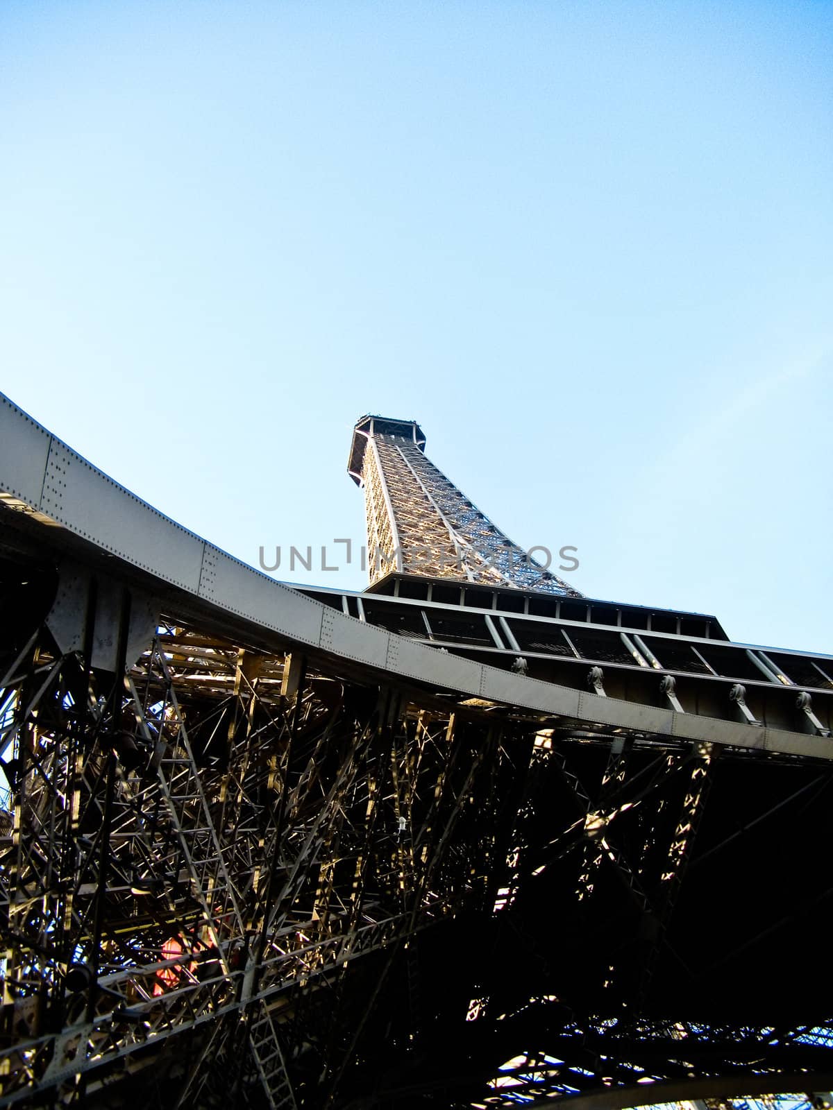 Eiffle Tower by chaosmediamgt