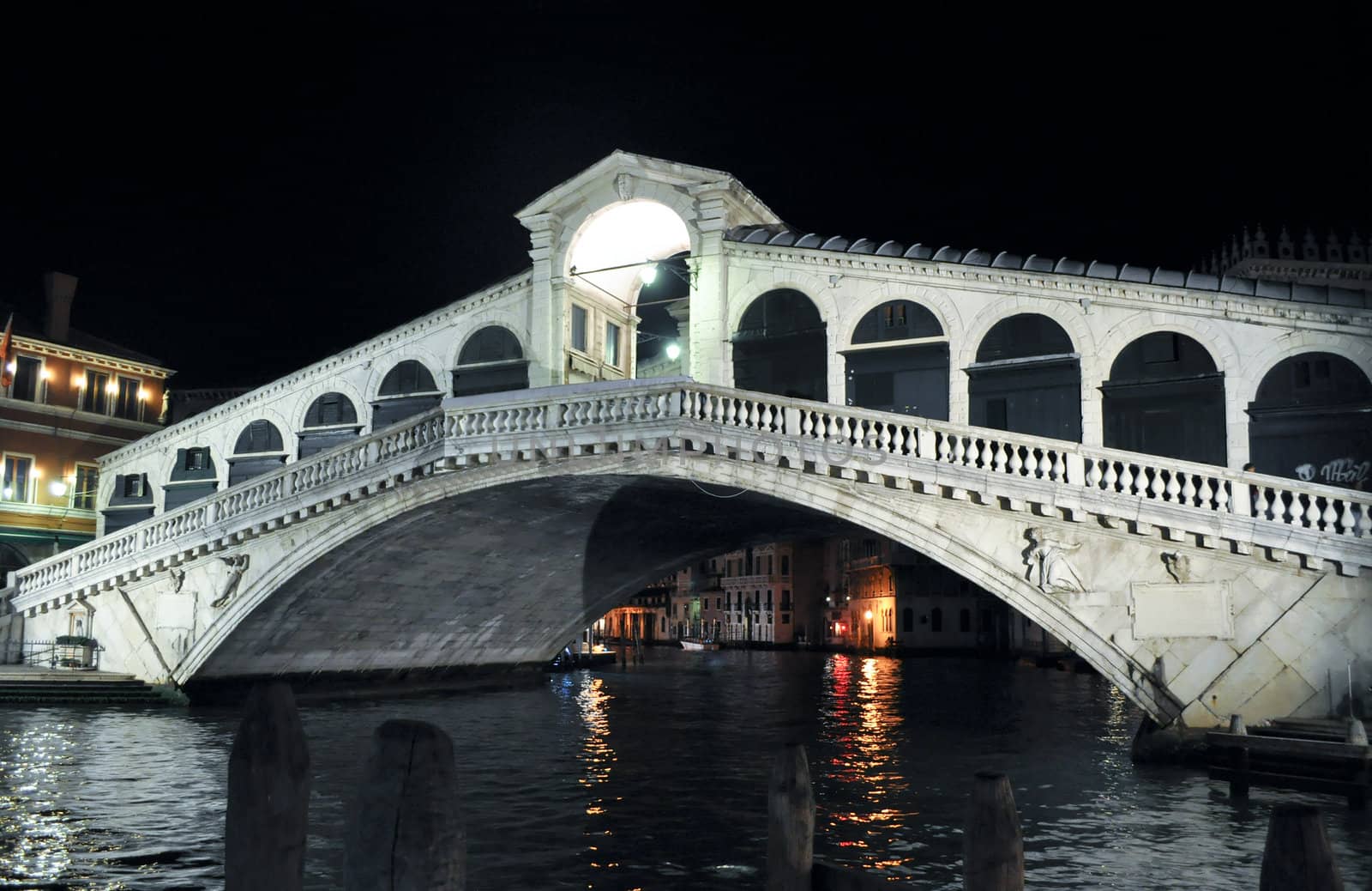 Ponte di Rialto bridge in Venice (Venezia), Italy