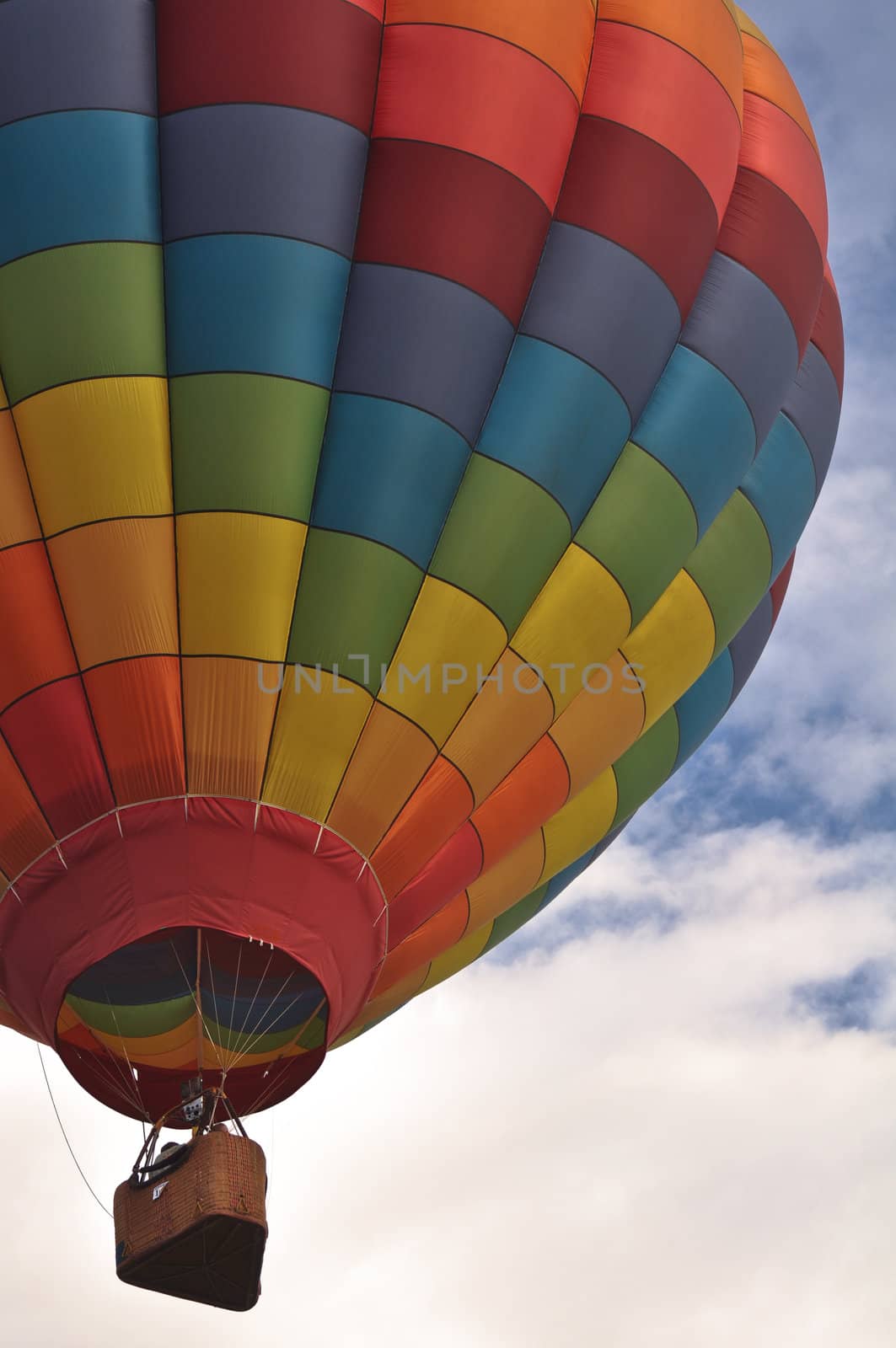 Amazing Hot Air Balloon lifting off