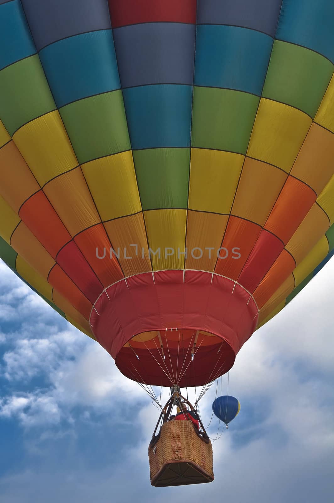 Amazing Hot Air Balloon lifting off