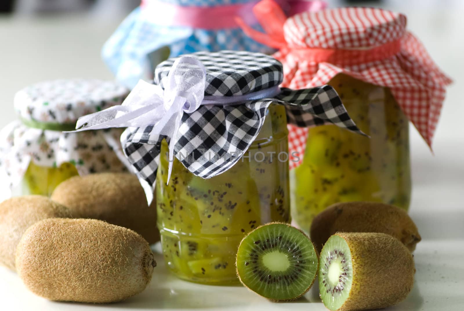 jar of kiwis jam and fresh kiwis