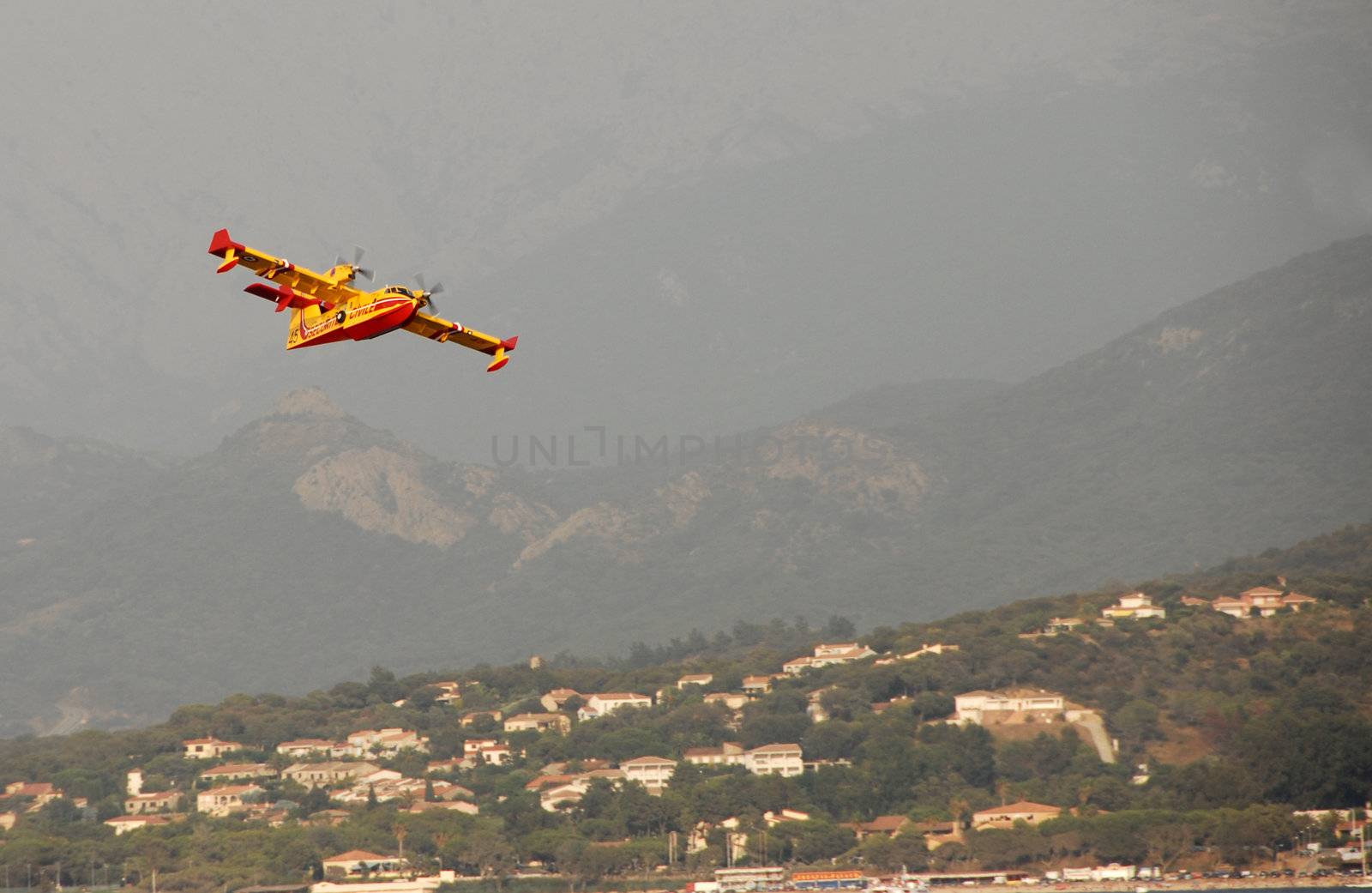 Canadair in Corsica by cynoclub