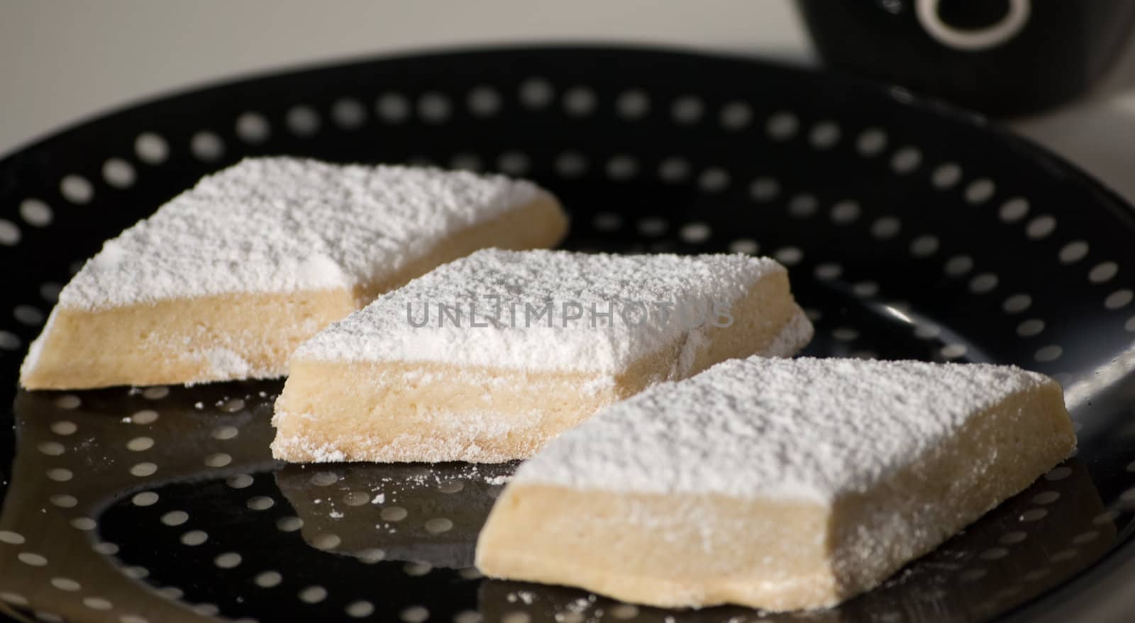 Three cookies on a black plate