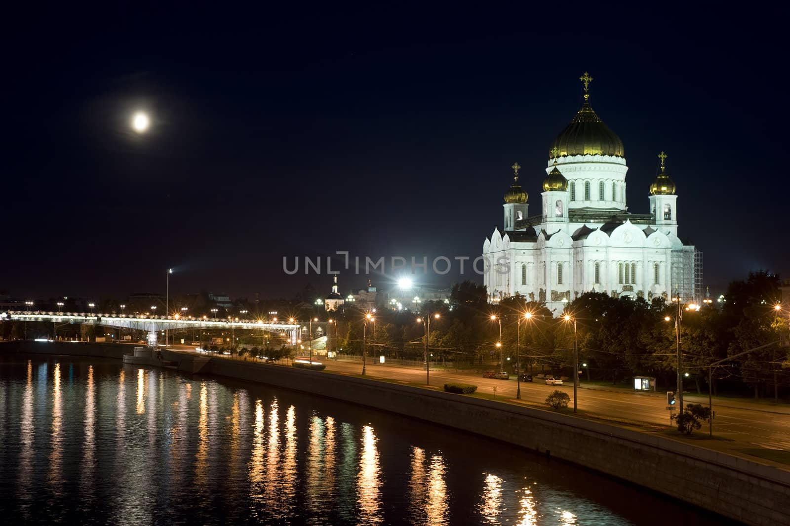 The restored Cathedral of Christ the Savior in Moscow at night