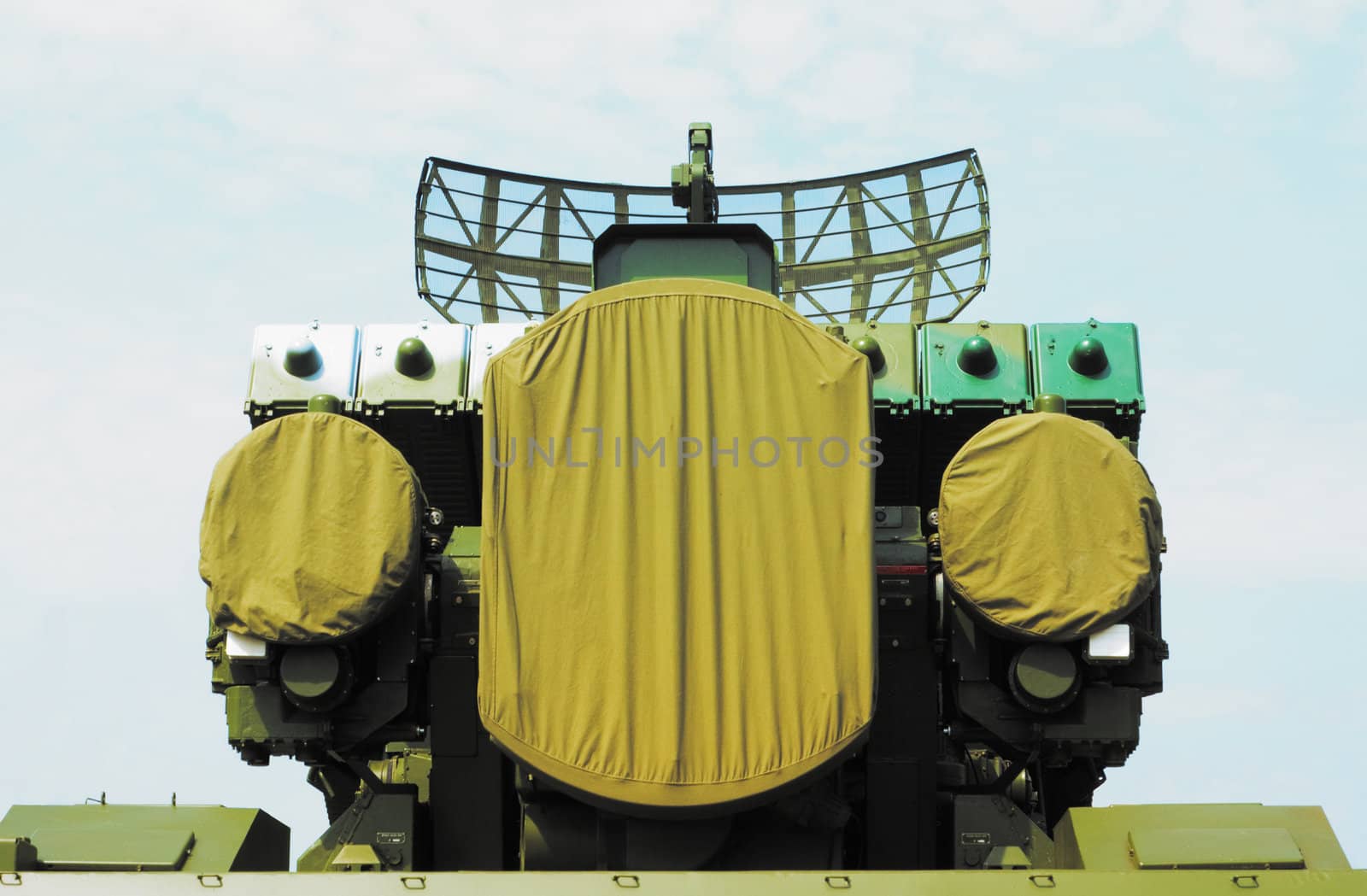 Self-propelled  complex with radars and missile containers