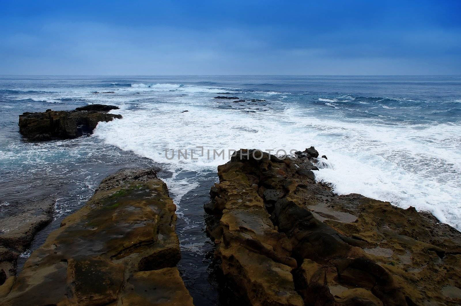 Split Rock and Pacific Ocean by pixelsnap