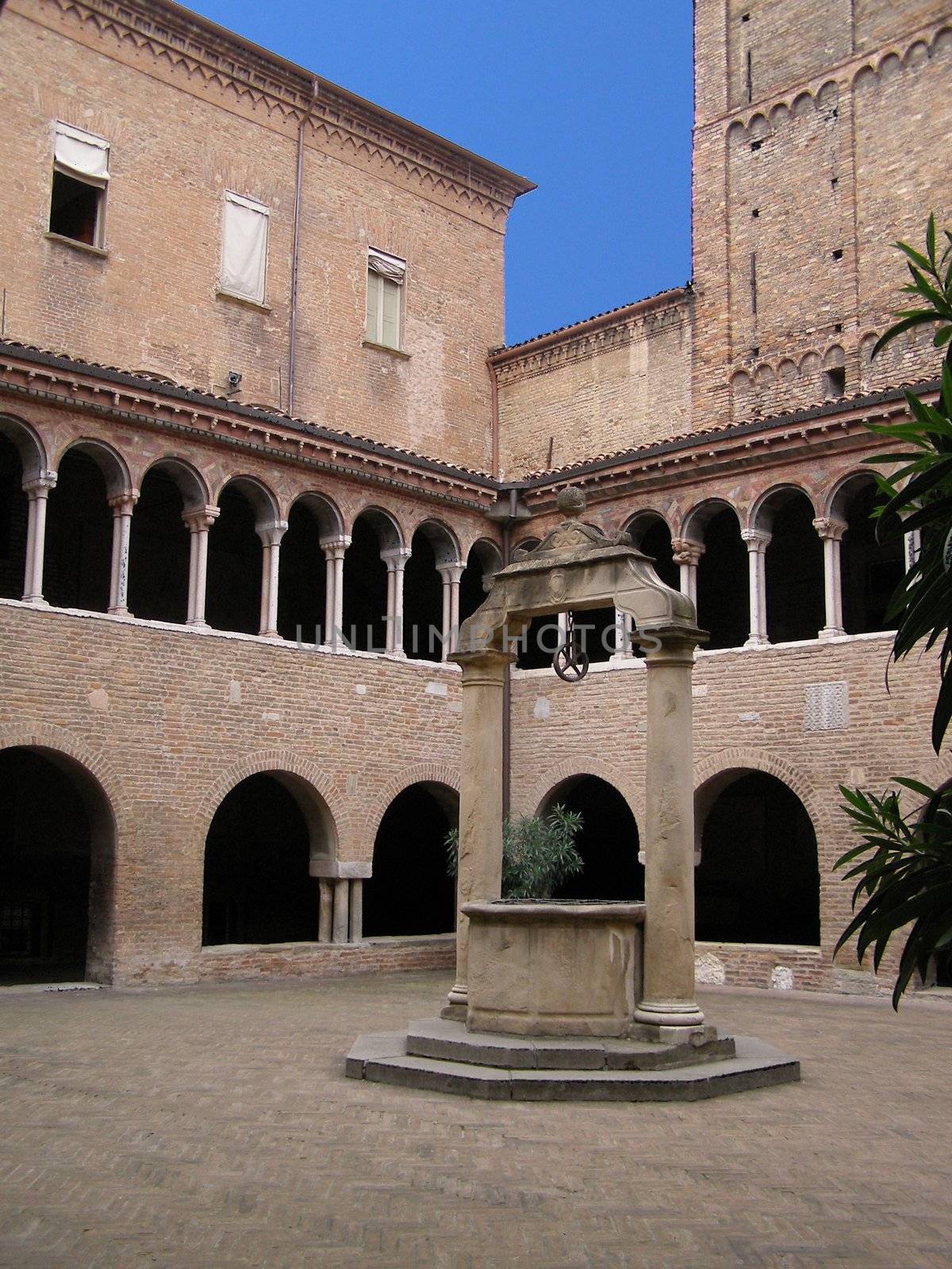 Chiostro di Santo Stefano in Bologna by paolo77