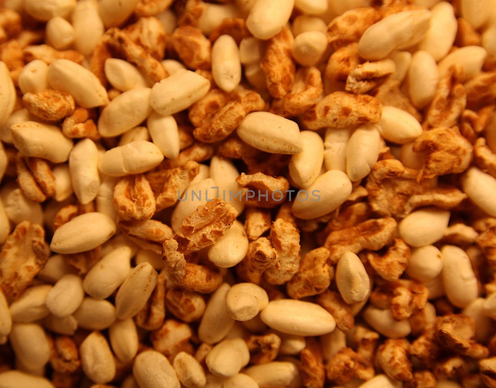 Closeup of mix of puffed rice and puffed wheat cereals