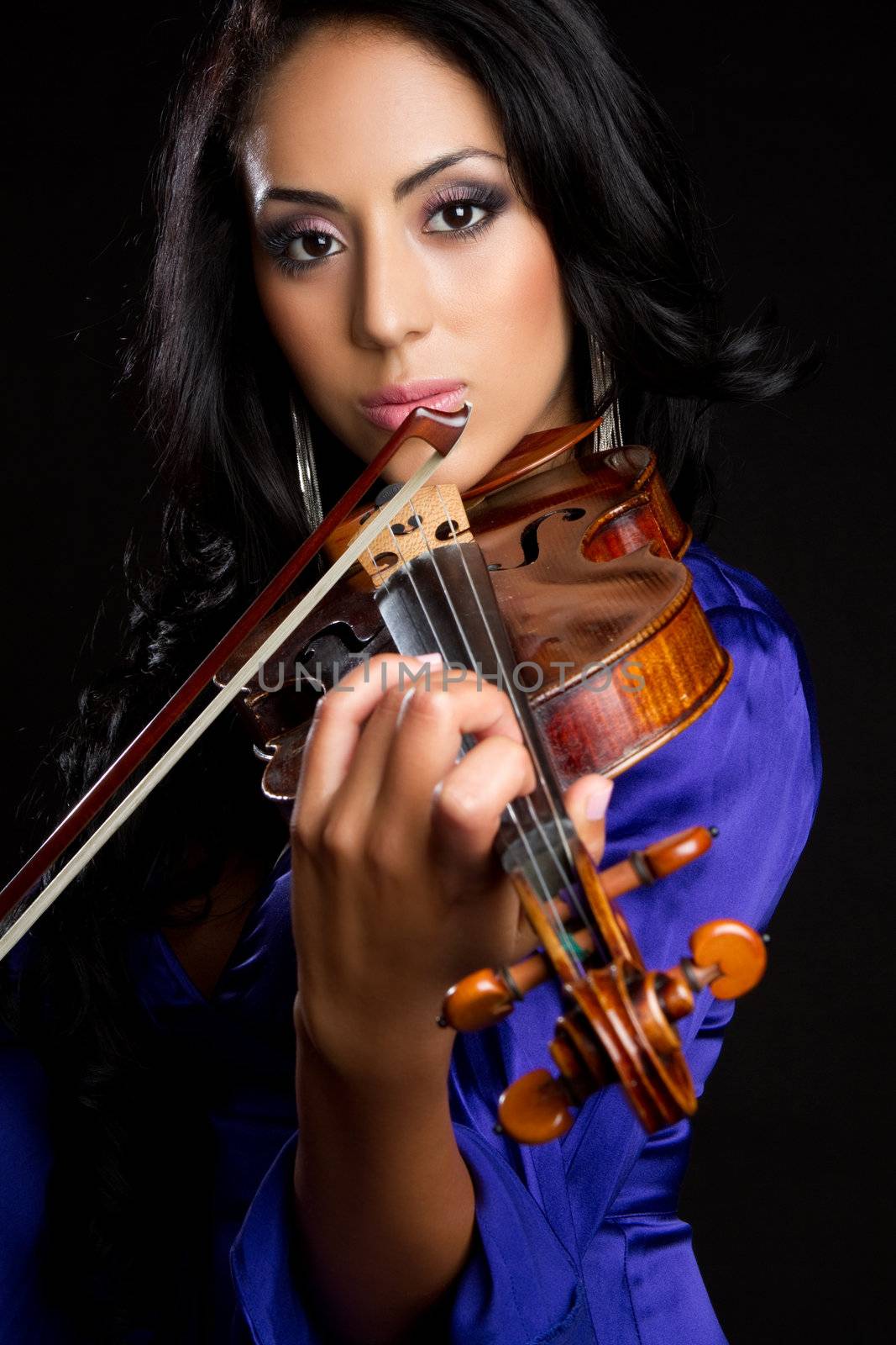 Violin Woman by keeweeboy