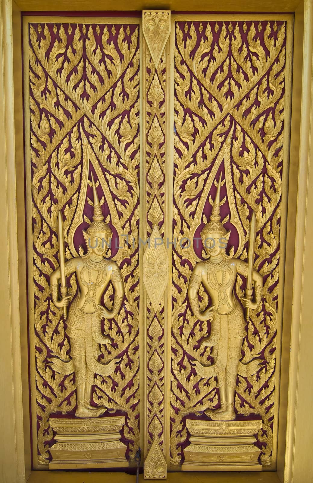 this picture are two angel on Thai door