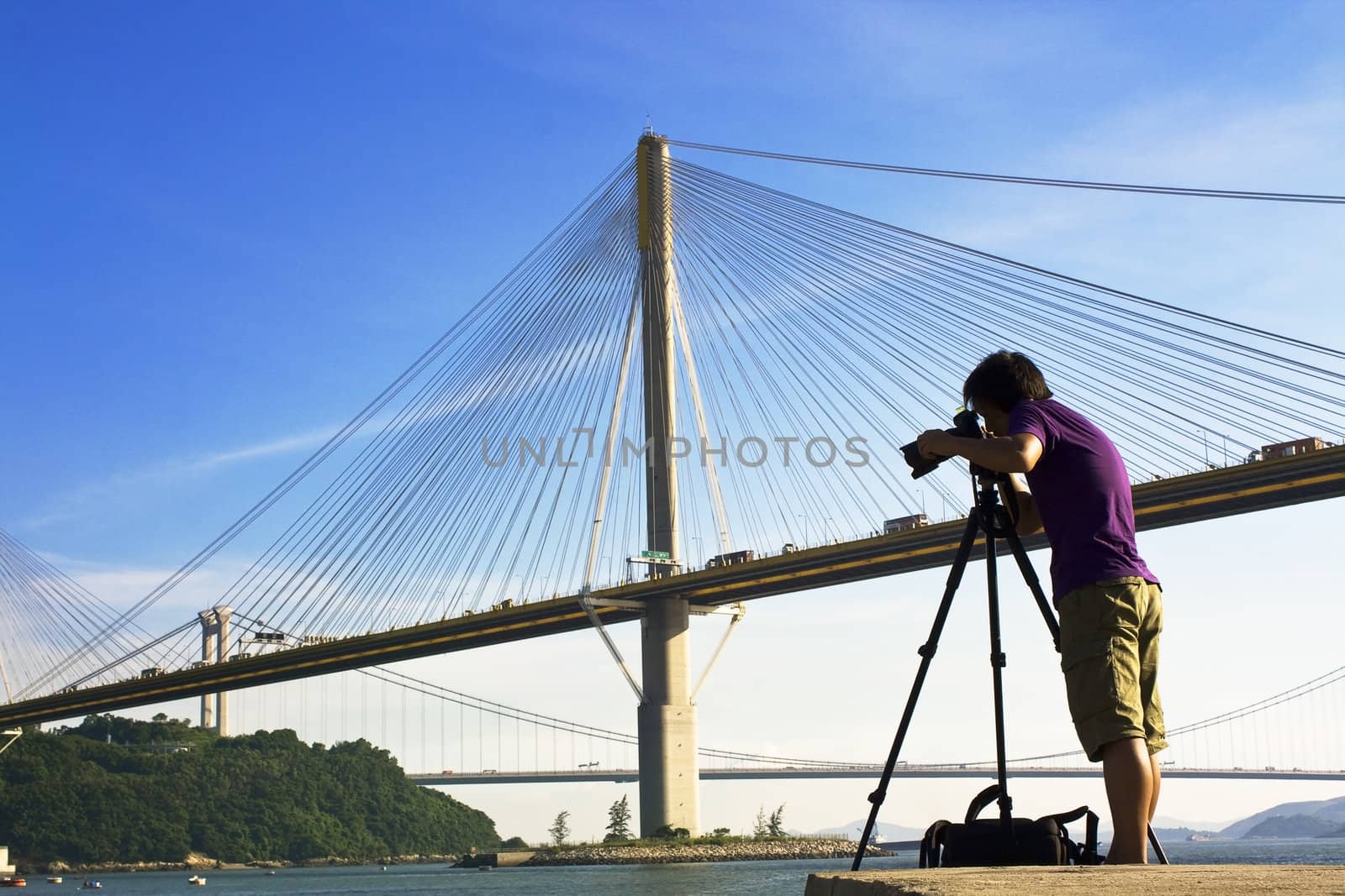 man take photo of the bridge by cozyta