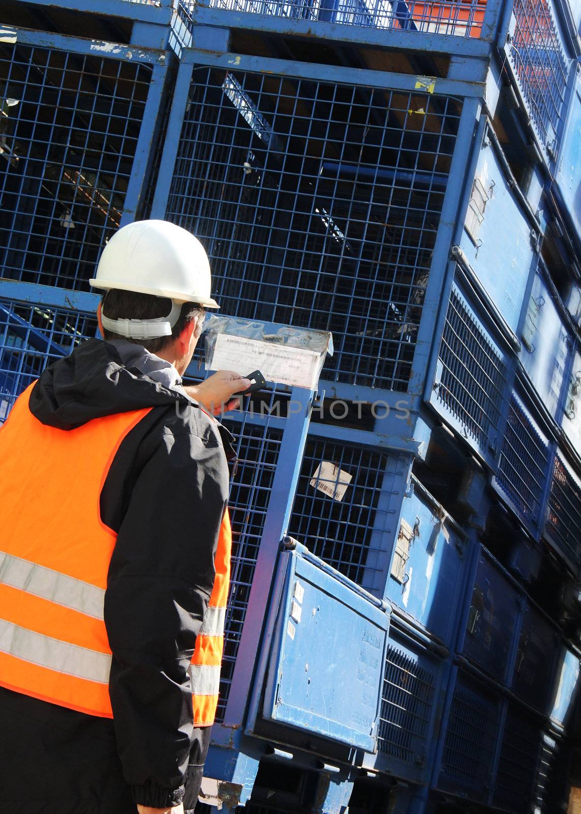 worker scans pallets and boxes in the warehouse