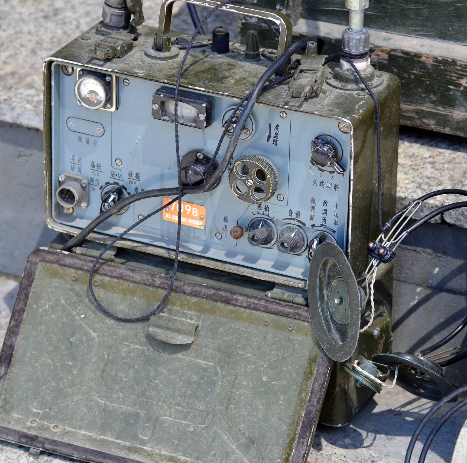 Chinese old military radio by Vectorex