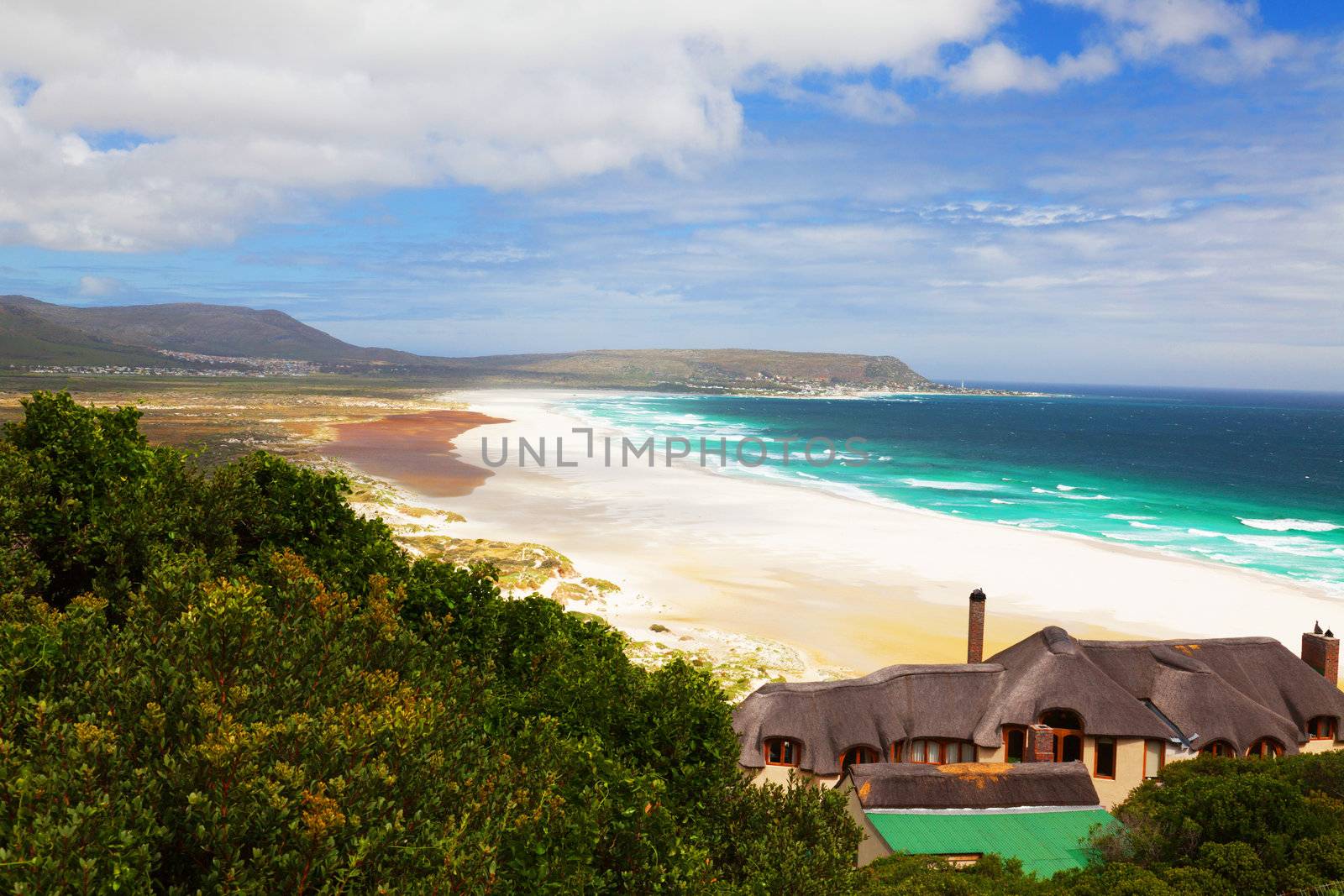 Marvellous beach and lonely house in South Africa - horizontal