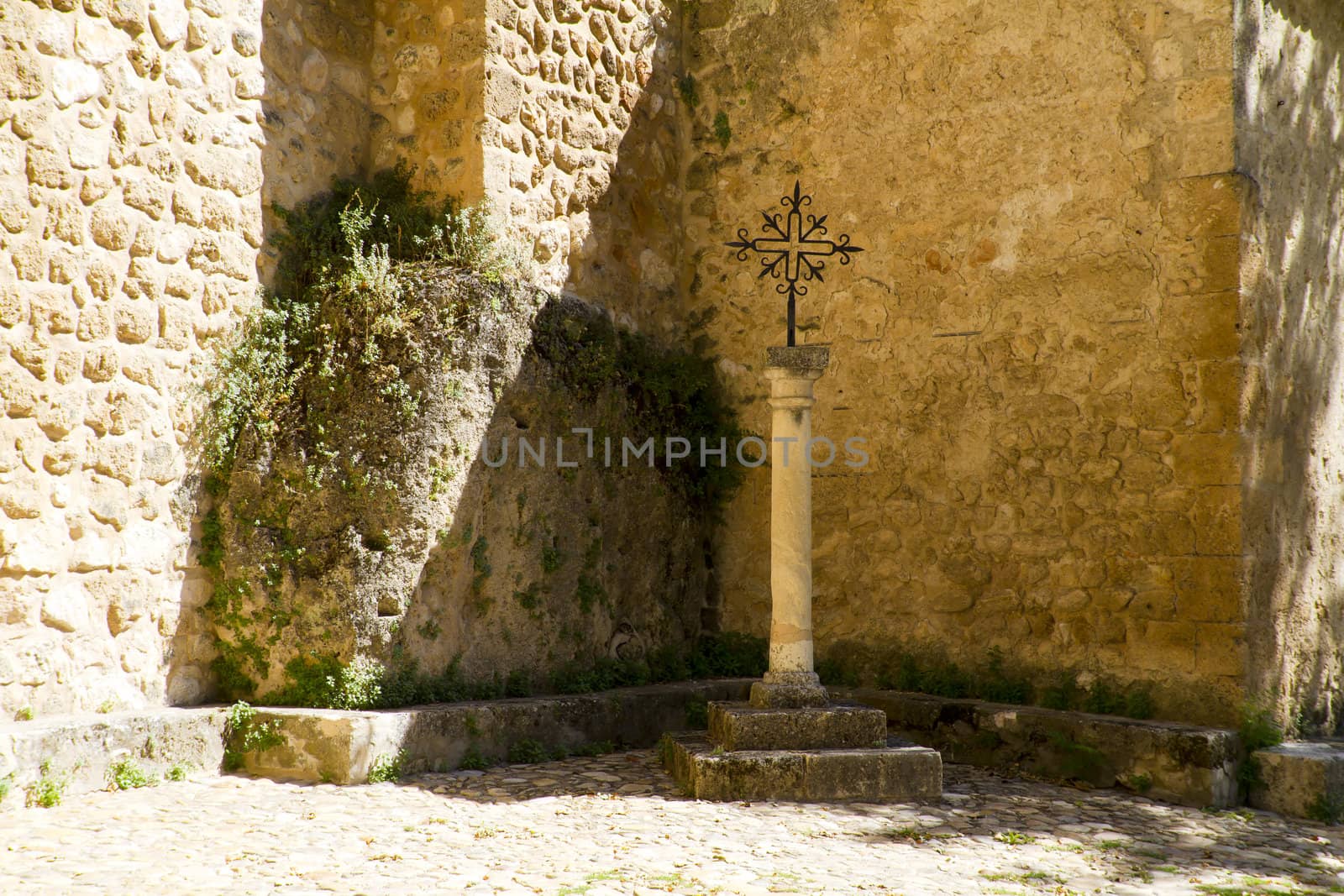 Piedra Bermeja Castle, In S. XII became fortified palace of feud by FernandoCortes