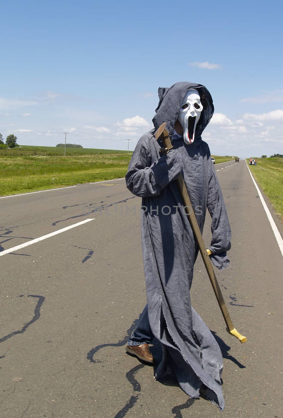 man with disguise representing the dangers in the highways.