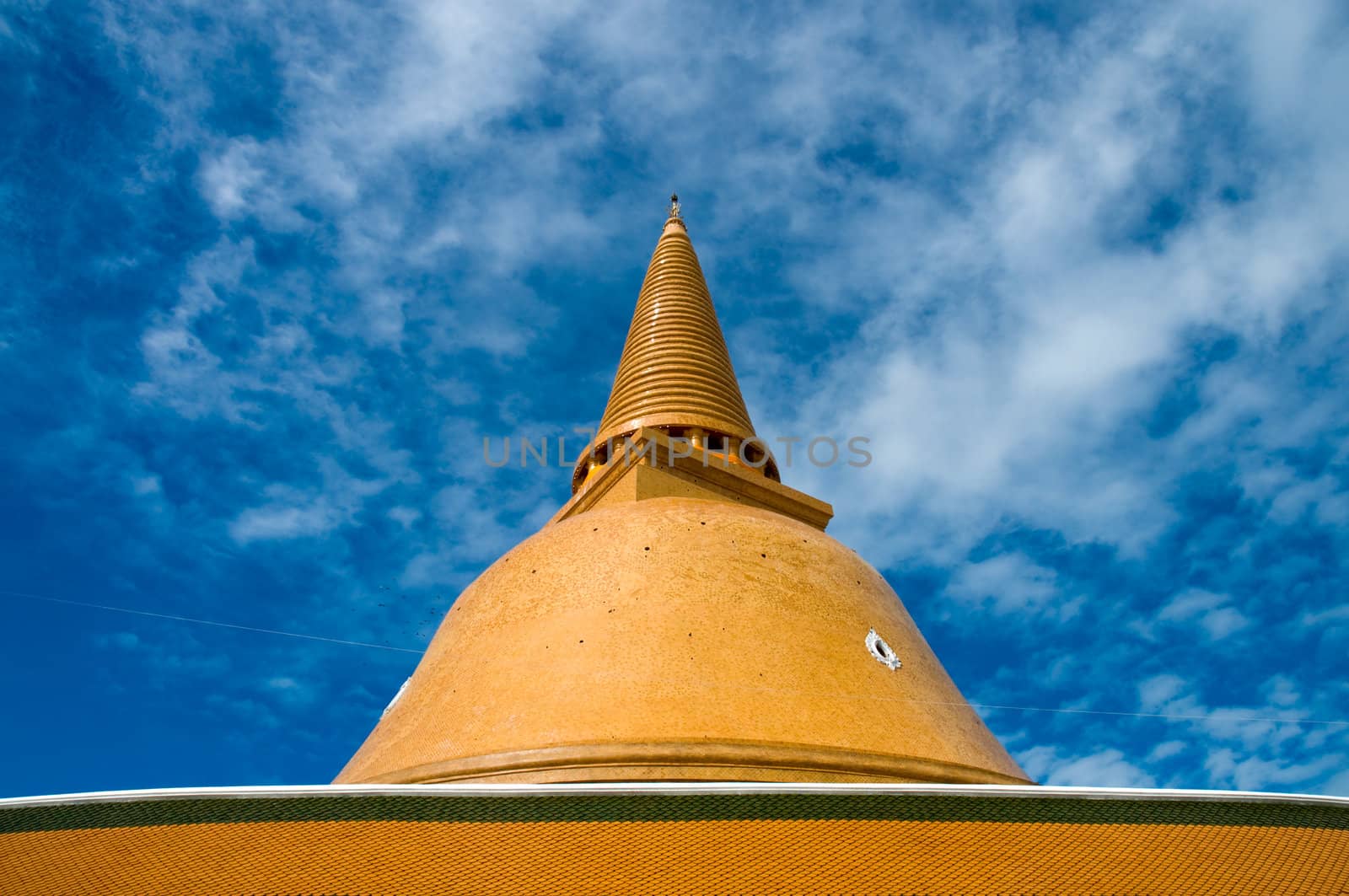 Great stupa in blue sky, Nakornpathom thailand by ekawatchaow