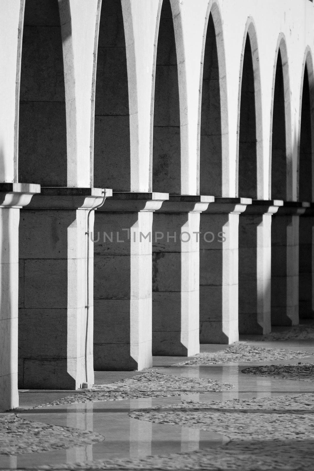 Arcs on a building by membio