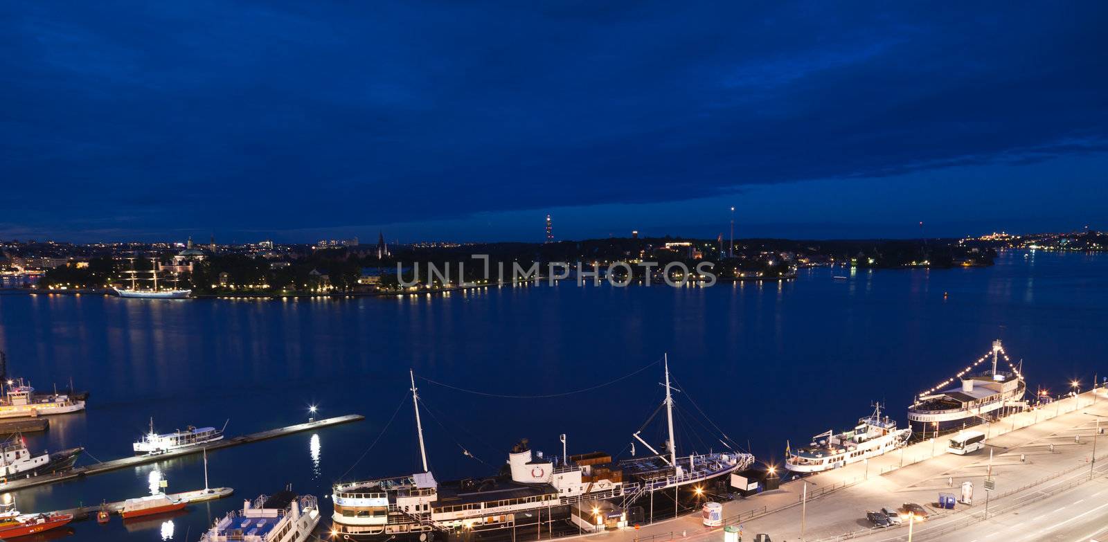 The National Theater in central Oslo by gary718