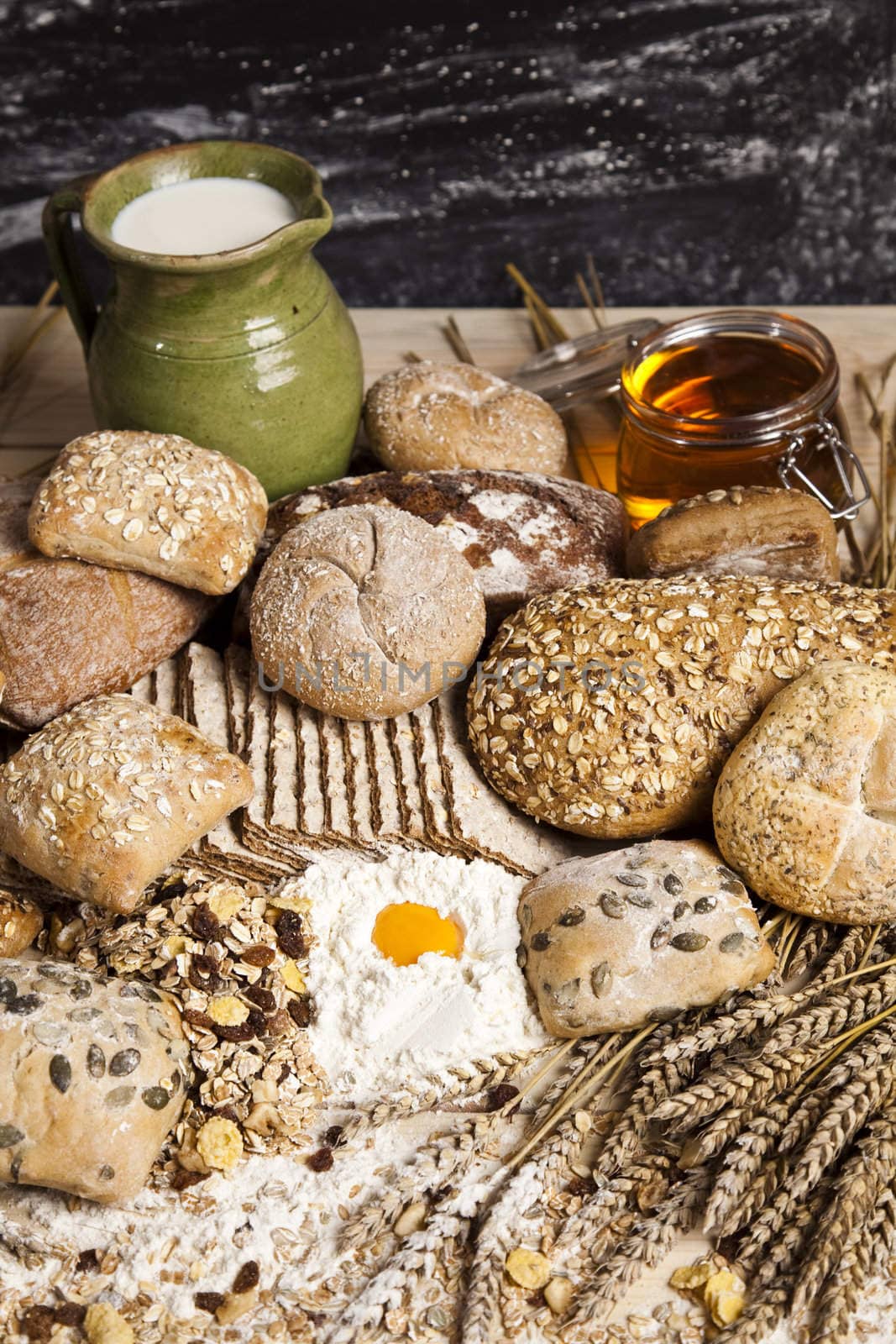 Variety of whole wheat bread by JanPietruszka