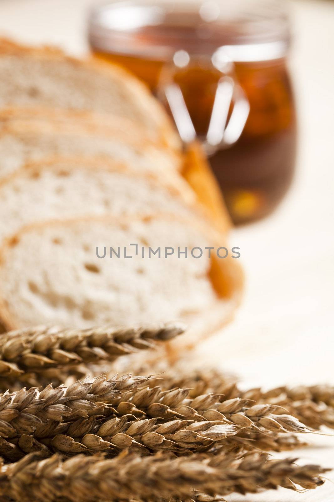 Honey and bread by JanPietruszka