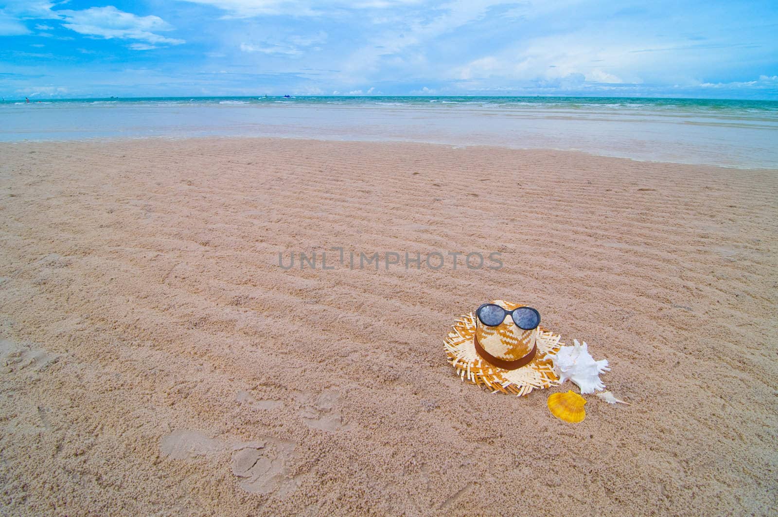 this picture is Hua Hin beach,Thailand