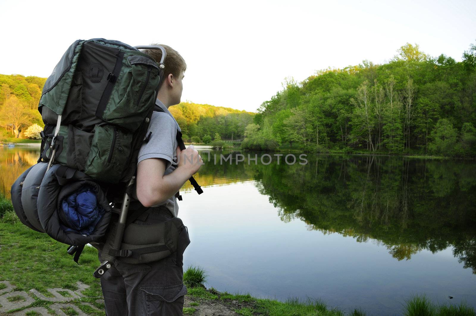 Teenage hiker standing by Sunrise Lake on the Patriot�s Path trail in Jockey Hollow near Morristown, New Jersey, USA