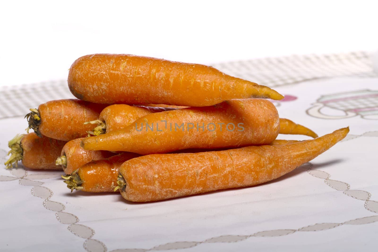 Close up view of a bunch of carrots on top of a table.
