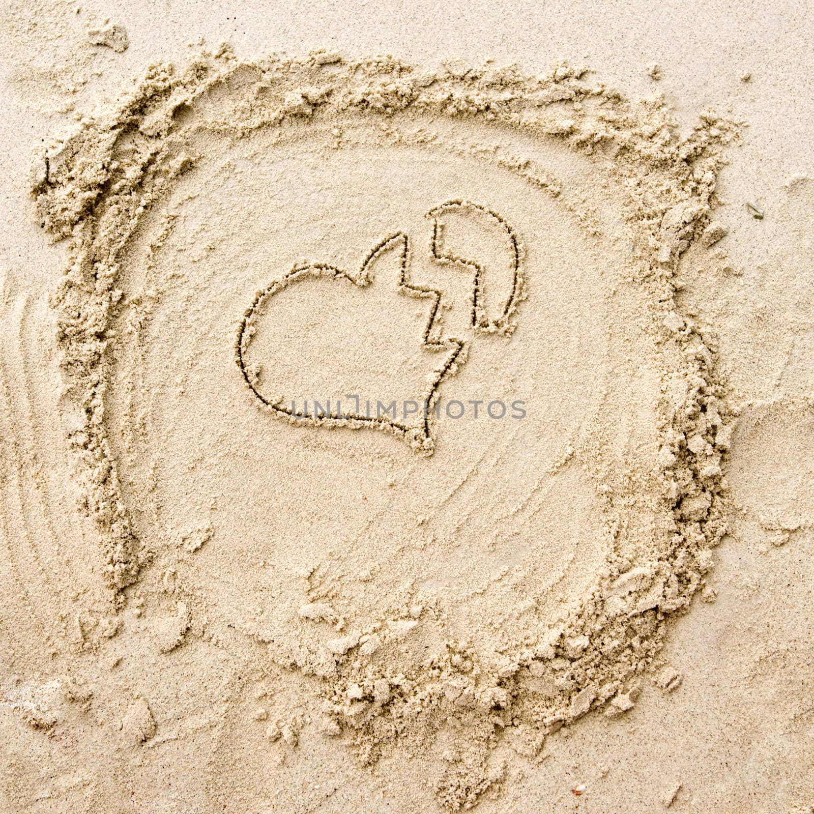 The drawing of breaken heart on the sand