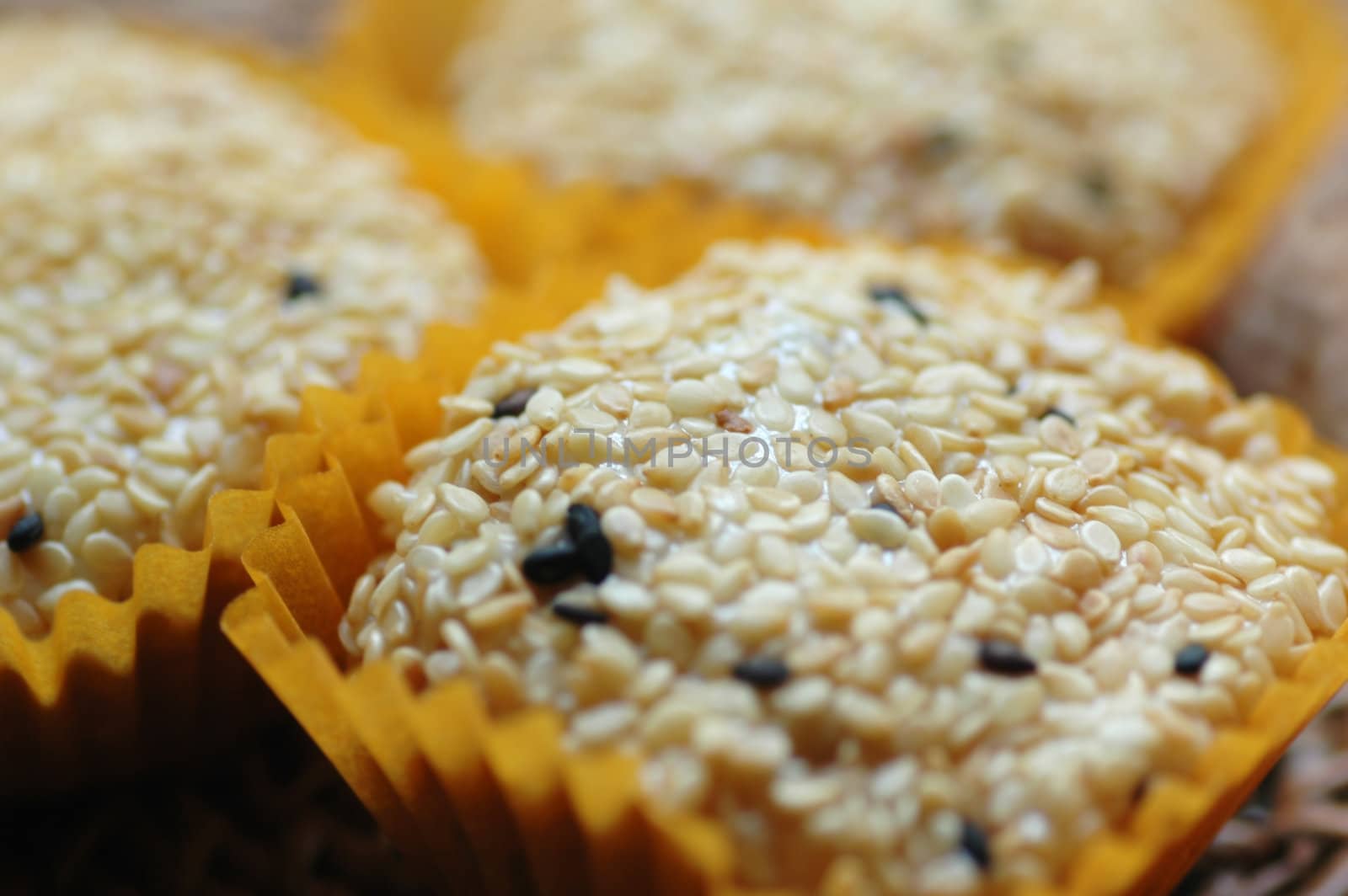Sesame Coated Glutinous Rice Cookies by khwi
