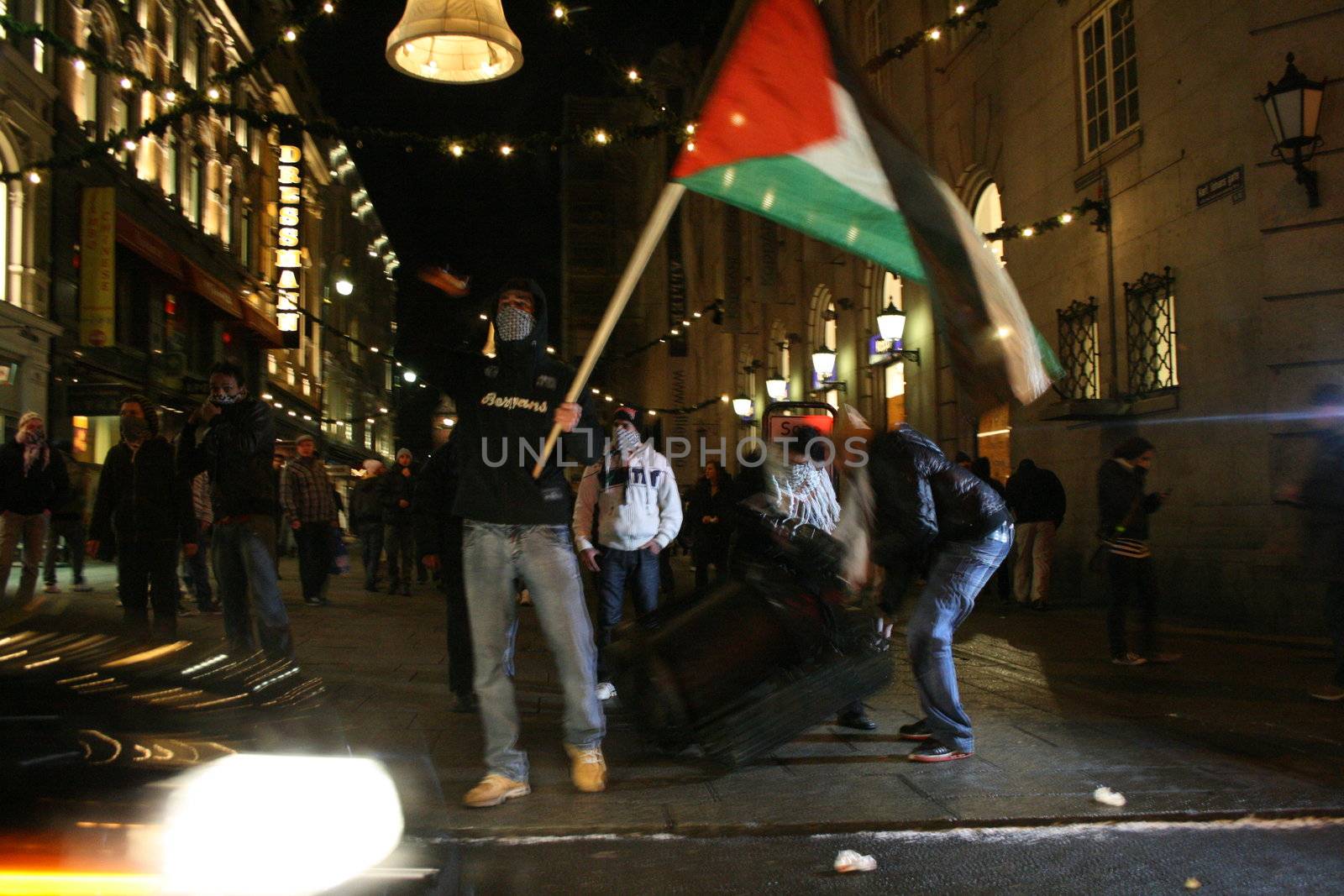 Demonstration In Oslo 11.01.09 against Israel way to handle the conflict against Palestine. Many foreigner teenagers was "out of control" and attacking police and destroying shops.