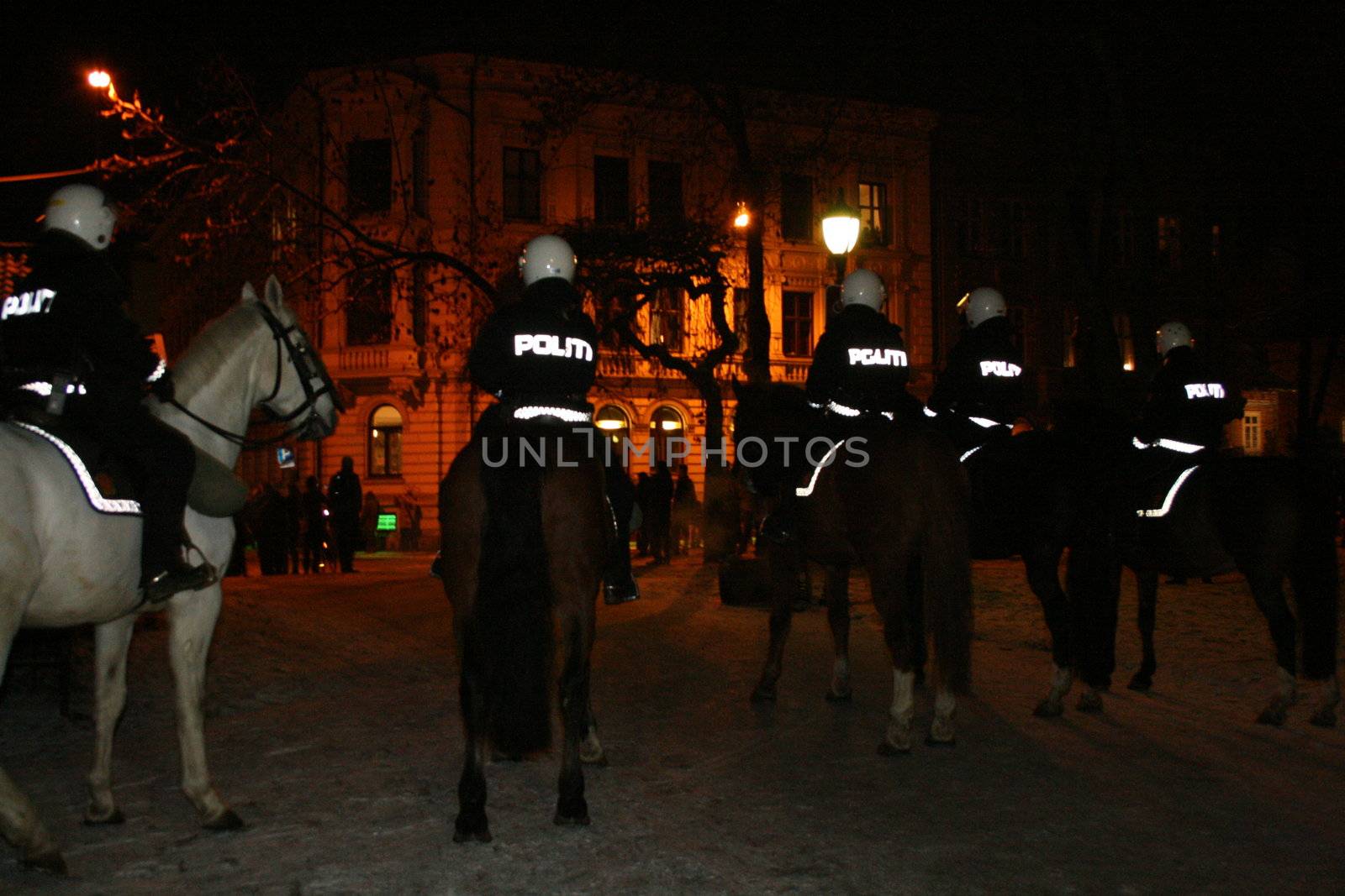 Demonstration In Oslo 11.01.09 against Israel way to handle the conflict against Palestine. Many foreigner teenagers was "out of control" and attacking police and destroying shops.