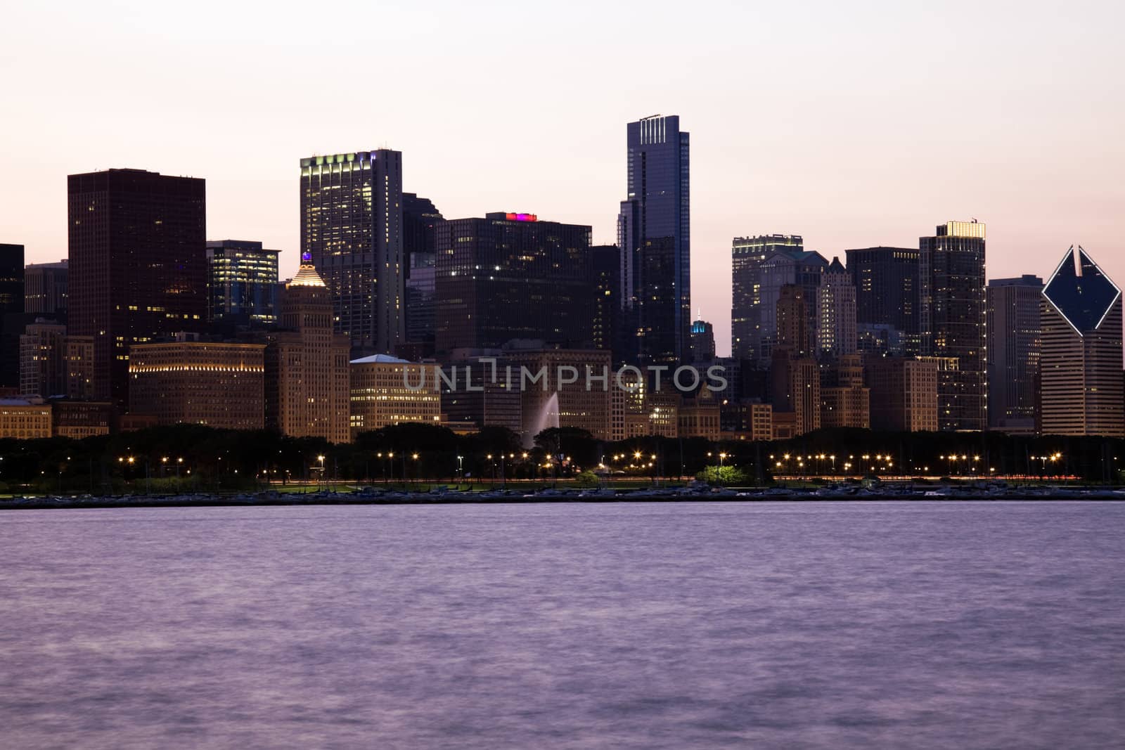 Getting dark  in Chicago, IL.