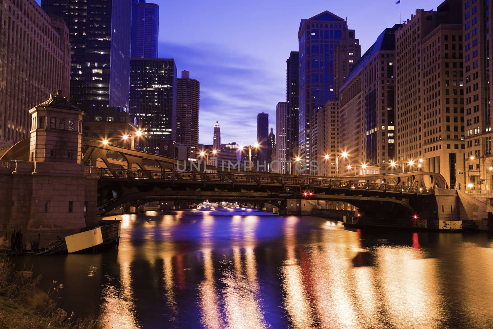 Franklin Street Bridge seen before sunrise.