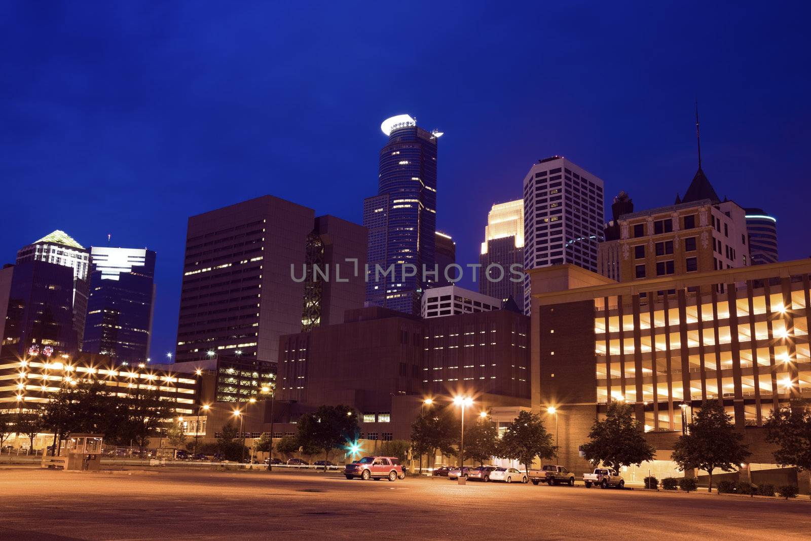 Night in Minneapolis by benkrut