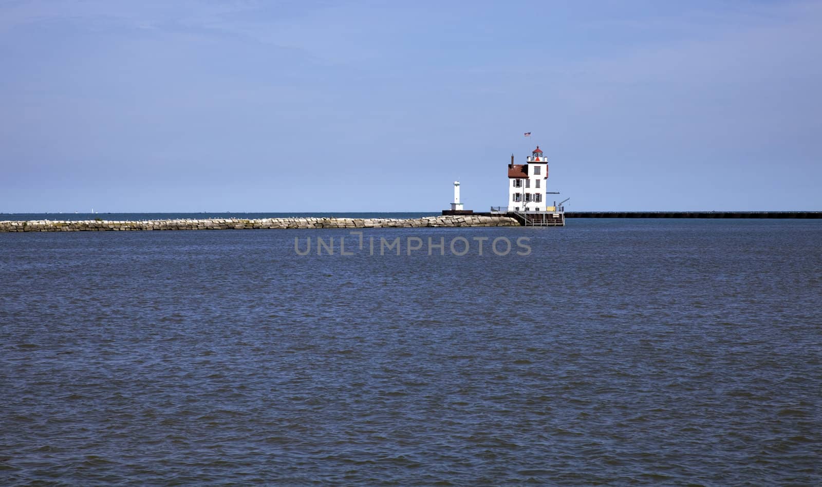 Lorain Lighthouse by benkrut